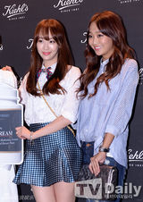 组图：裴斗娜金材昱SISTAR等出席慈善派对