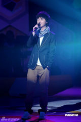 幻灯图：林峰帅气现身《劲歌金曲》 古巨基另类时尚