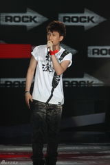 幻灯组图：快男突围赛第五场 “回锅肉”惊险晋级