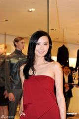 组图：陈法拉红裙亮相 阮经天否认接拍《大话西游》