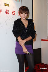 组图：张智霖出席活动谈家庭 众女星现场拼性感