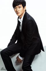 组图：黄明最新写真曝光 尽显80后型男职场风