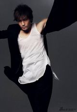 组图：许绍洋最新写真曝光 黑白飞舞神情忧郁