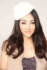 高清图集：高姝瑶妆容清新登杂志 淡雅气质迷人