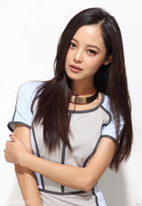 组图：辛芷蕾时尚大片 窈窕曼妙身段轻熟范儿