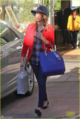 组图：杰西卡-阿尔芭红装过节 圣诞血拼不怕累