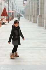 组图：5岁小萝莉走红微博 小天使萌化网友心