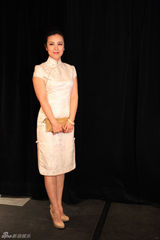 组图：国际明星滑雪节慈善晚宴红毯