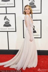 组图：女主持Keltie Knight白色拖地裙抢镜