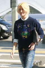 组图：韩团NU’EST飞新加坡出席韩流博览会