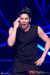 组图：f(x)喜夺MCD三连冠SJ超炫回归