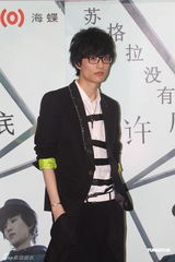 组图：许嵩新专辑发布会 加盟新东家海蝶音乐