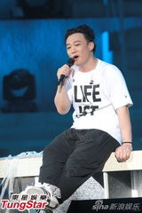 组图：陈奕迅开唱造型似黑山老妖 少说话多唱歌