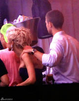 幻灯：希尔顿戛纳狂欢 玩过火失守露底