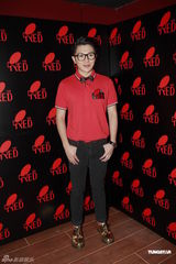 组图：吴雨霏出席商业活动望恋情低调进行