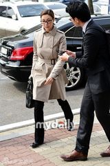 组图：韩地方法院开庭审理成贤娥涉嫌卖淫案