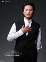 组图：丁子峻登杂志封面大展熟男魅力