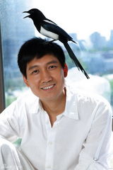 组图：草根大叔李崇霄温馨春日照爱意浓浓