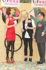 高清组图：容祖儿望林峰远离小人 撑阿Sa曾想生孩子