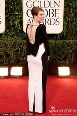 组图：朱莉安-摩尔黑白裙低调雍容