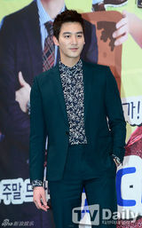 组图：韩胜妍乞丐装宣传《张宝利》吴涟序优雅