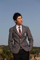 幻灯图：《流星雨2》曝剧照 俞灏明告别“狮子头”