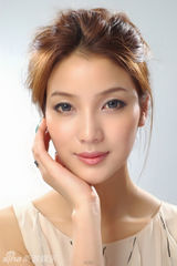 组图：李梓言最新写真曝光 样貌气质皆似Angelababy