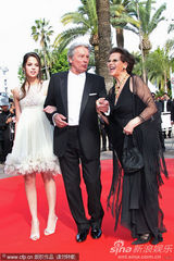 幻灯图集：乔治-卢卡斯杨紫琼捧场《华尔街2》首映