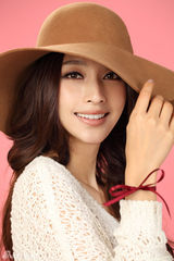 组图：张俪获封时尚宠儿 拍杂志大片彰显公主范