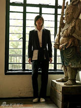 组图：张亮早期雷人照曝光 长发飘飘扮女妆