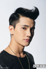 组图：至上励合演绎复古潮流风 曝暖男气质写真