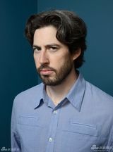 组图：准妈妈温丝莱特写真秀乳沟 与布洛林勾肩