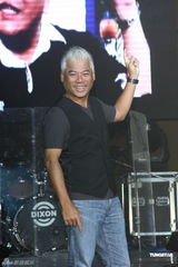 组图：巫启贤为新专辑开唱 30日将出席大炳追思会