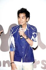 幻灯组图：歌手卢广仲准备考试 如未考取将面临当兵 