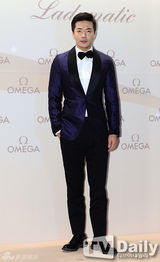 组图：金惠秀权相佑成宥利等优雅亮相品牌活动