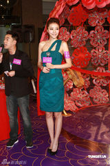 高清图：熊黛林露肩短裙出席活动 不担心家人催婚