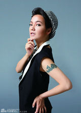 组图：阿雅引领时尚潮流 蓝色烟熏终极诱惑