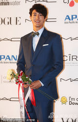 组图：韩佳人金宣儿性感争艳 李秉宪盛装亮相