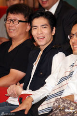 组图：萧敬腾担任反霸凌大使 为年轻时错误道歉