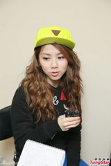 组图：邓紫棋望粉丝冷静停止骂战 回避谈情人节