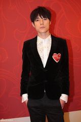 高清：高圆圆刘晓庆助阵慈善大典 董洁夫妇恩爱登场