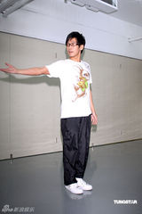 高清：品冠摔伤下巴首曝光 将与天心激情热舞跨年