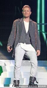 组图：西城男孩英国告别巡演 深情放歌魅力不减