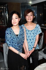 组图：范晓萱携母亲办音乐会泪洒现场