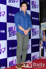 组图：金秀贤李玹雨捧场《美娜》朱元挺崔江熙