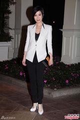 组图：曾志伟60寿宴包场迪士尼引游客不满