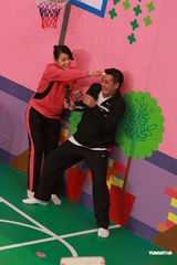 组图：曾志伟蒙嘉慧胡杏儿等录节目卖力演出