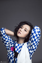 组图：何洁《不可能的人》首播 抚平记忆伤痕