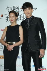 组图：郑元畅挑战多重人格 拖张钧甯“下水”