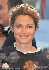 组图：搞怪vs唯美 威尼斯女星发型大巡礼